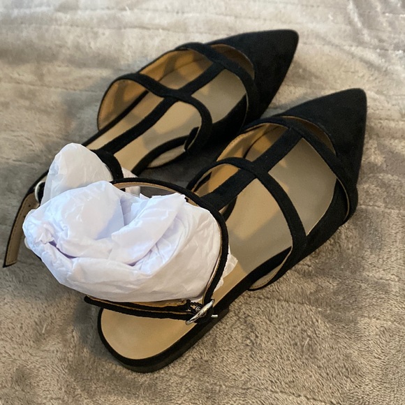 Brand New in Box ANN TAYLOR pointy toe T strap suede flat shoes, size 5 1/2. - Picture 3 of 5